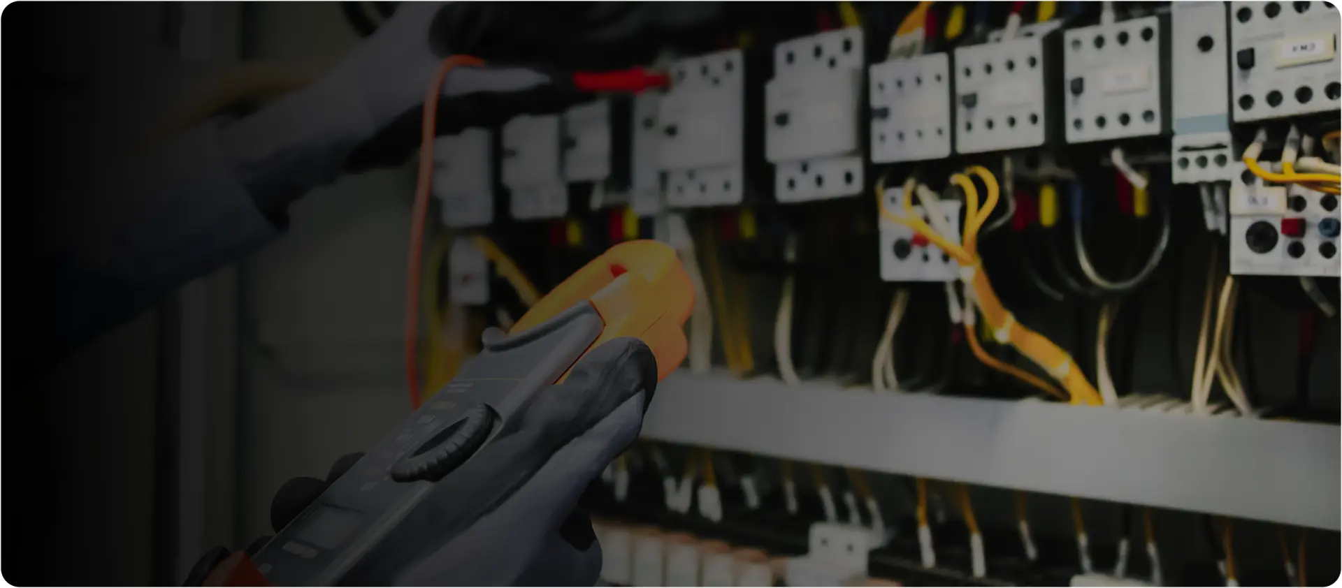 Sluzba revize elektroinstalace hestima